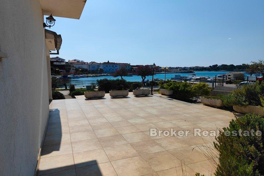 Maison / Villa proche Zadar front de mer, en vente