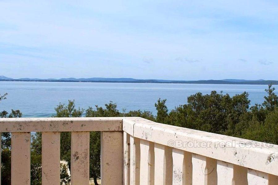 Hus / Villa nær Zadar, nybygde, ved sjøen, for salg