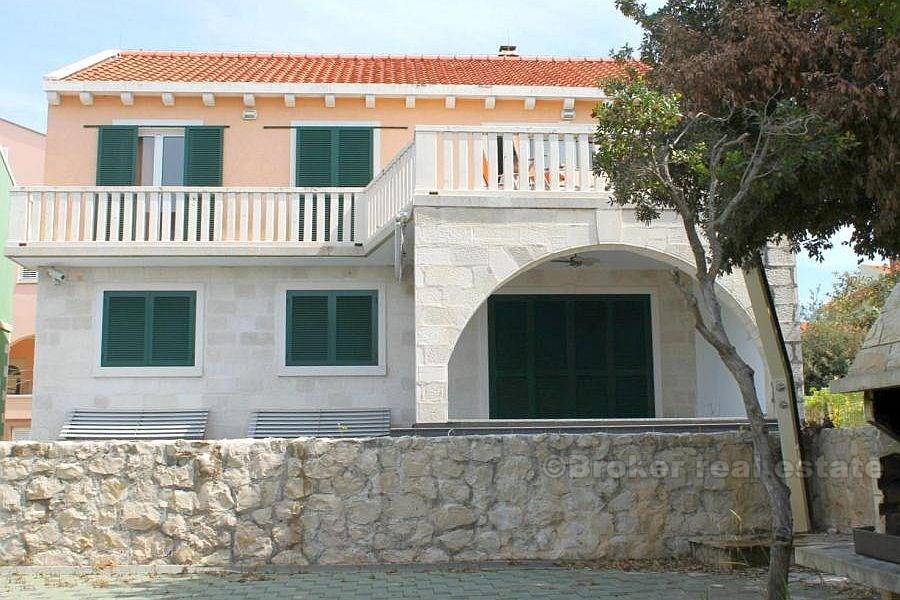 Hus / Villa nær Zadar, nybygde, ved sjøen, for salg