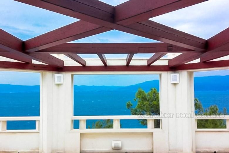Maison / Villa sur l'île, à côté de la mer avec une vue unique, à vendre