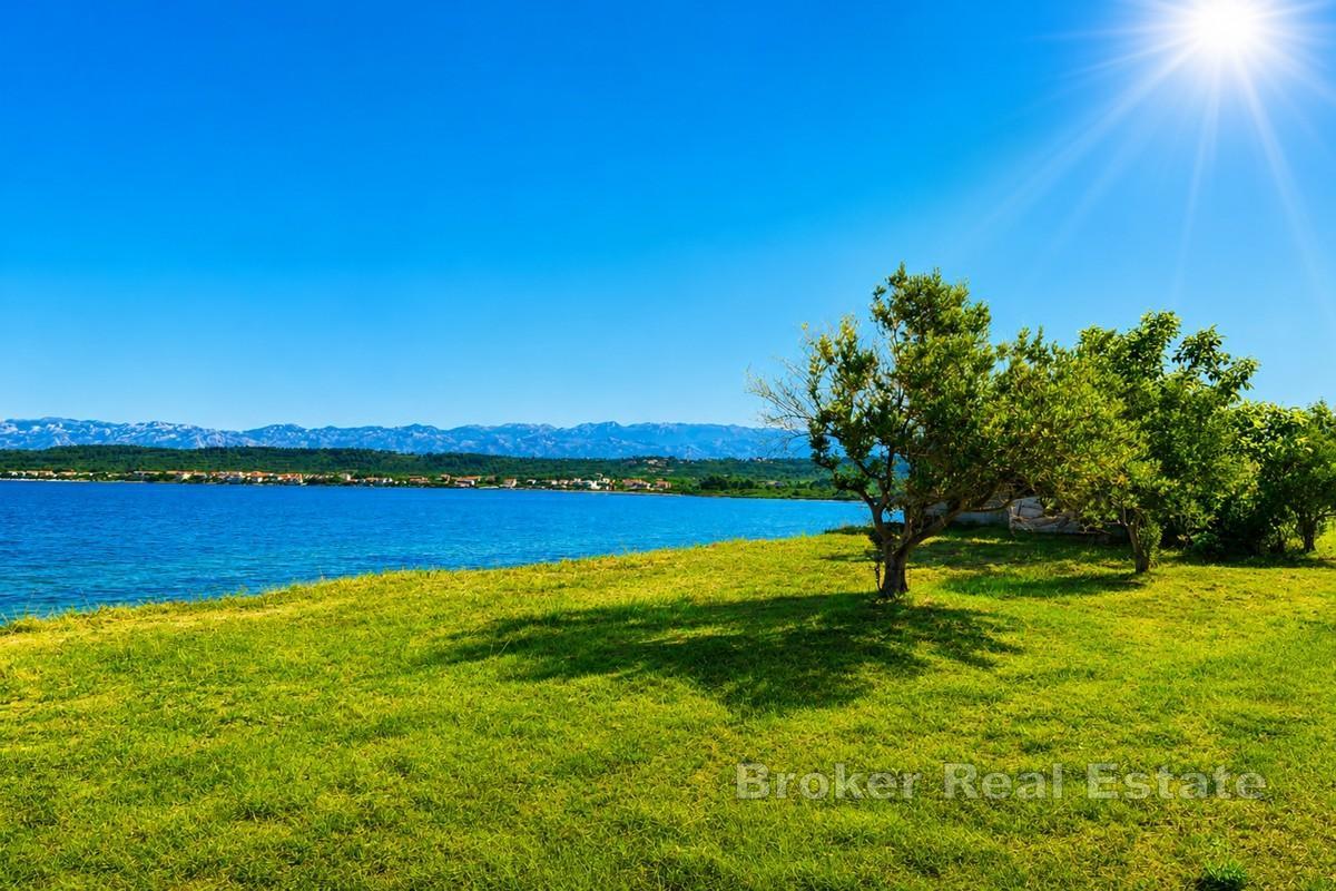 Terrain constructible exclusif en bord de mer