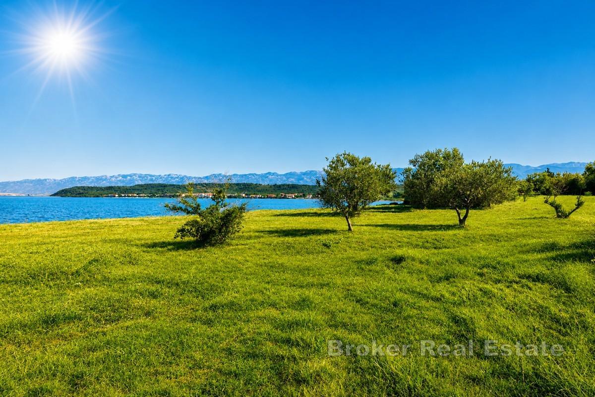 Terrain constructible exclusif en bord de mer