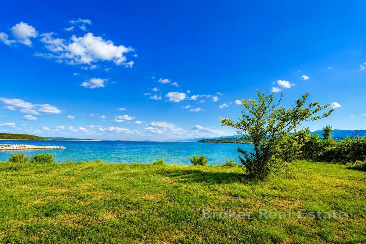 Terrain constructible exclusif en bord de mer