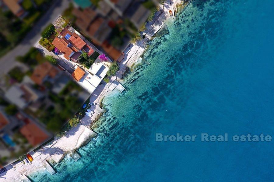 Дом на острове Чиово, первый ряд от моря, с видом на море, на продажу