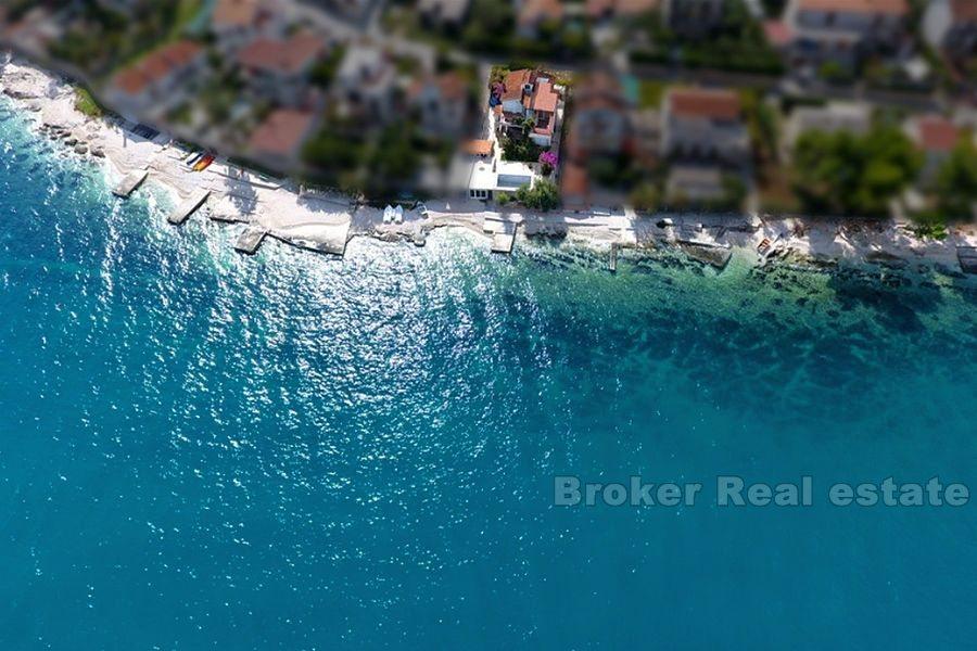 Дом на острове Чиово, первый ряд от моря, с видом на море, на продажу