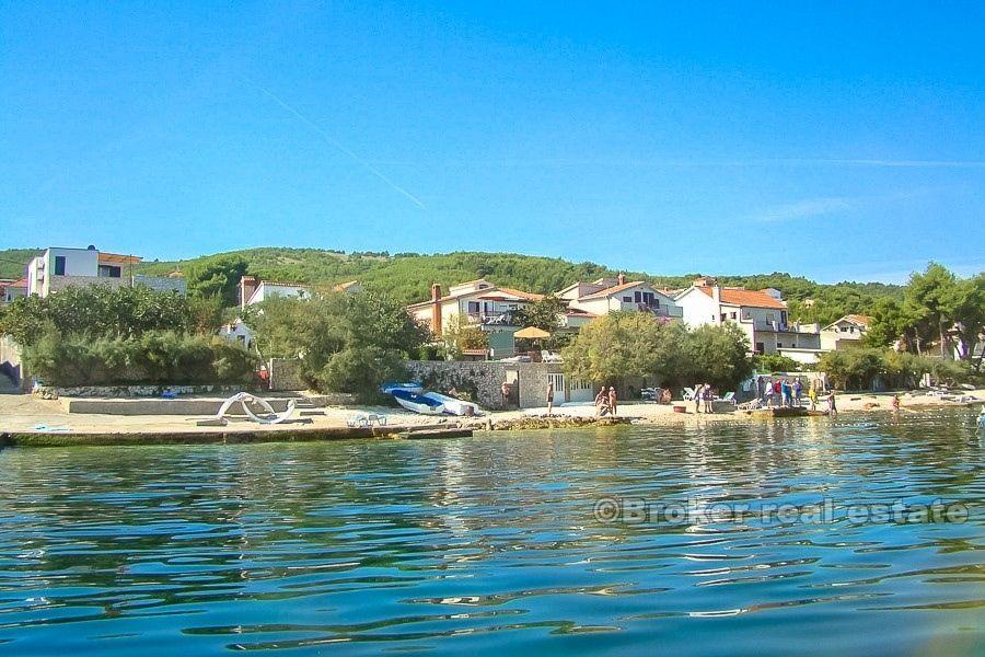 Дом на острове Чиово, первый ряд от моря, с видом на море, на продажу