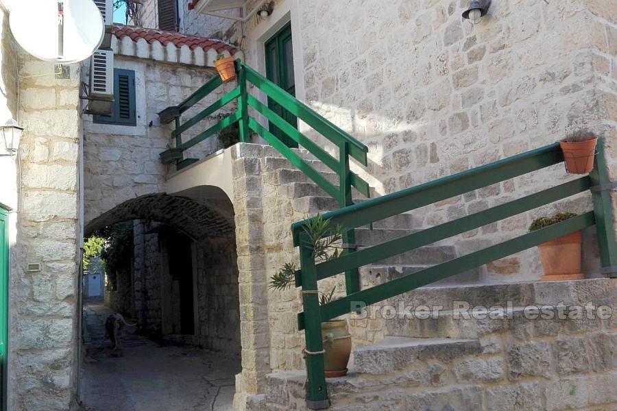 Hus / Villa, Autochthonous Split Stenhus, till salu