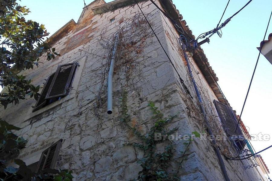Hus / Villa, Autochthonous Split Stenhus, till salu