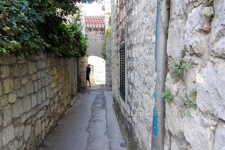 Hus / Villa, Autochthonous Split Stenhus, till salu