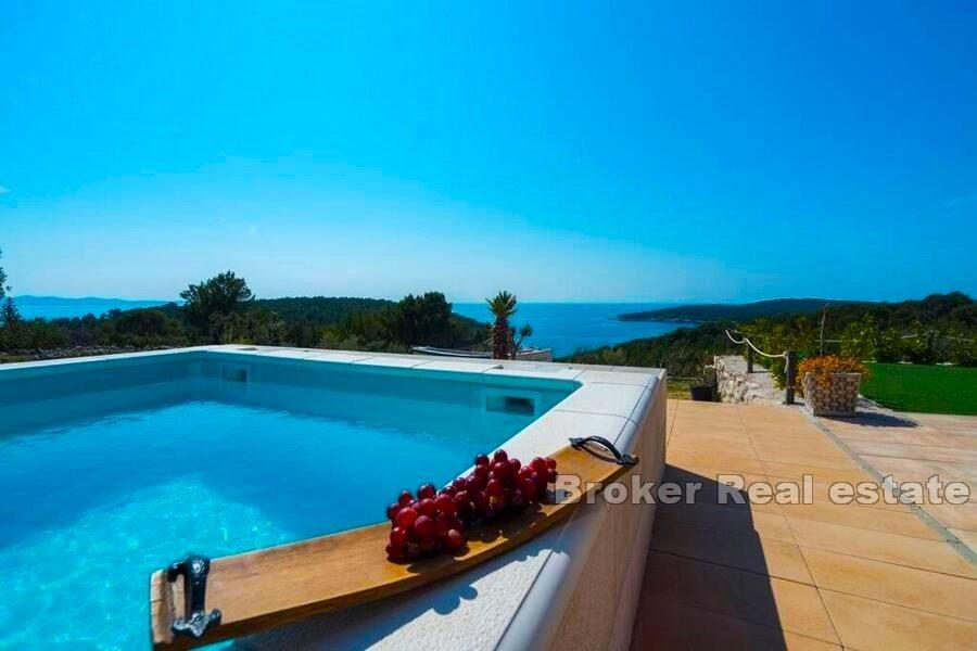 Holiday house with panoramic sea view