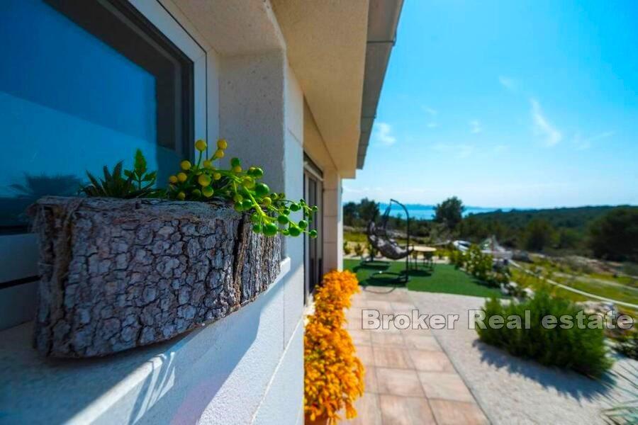 Holiday house with panoramic sea view