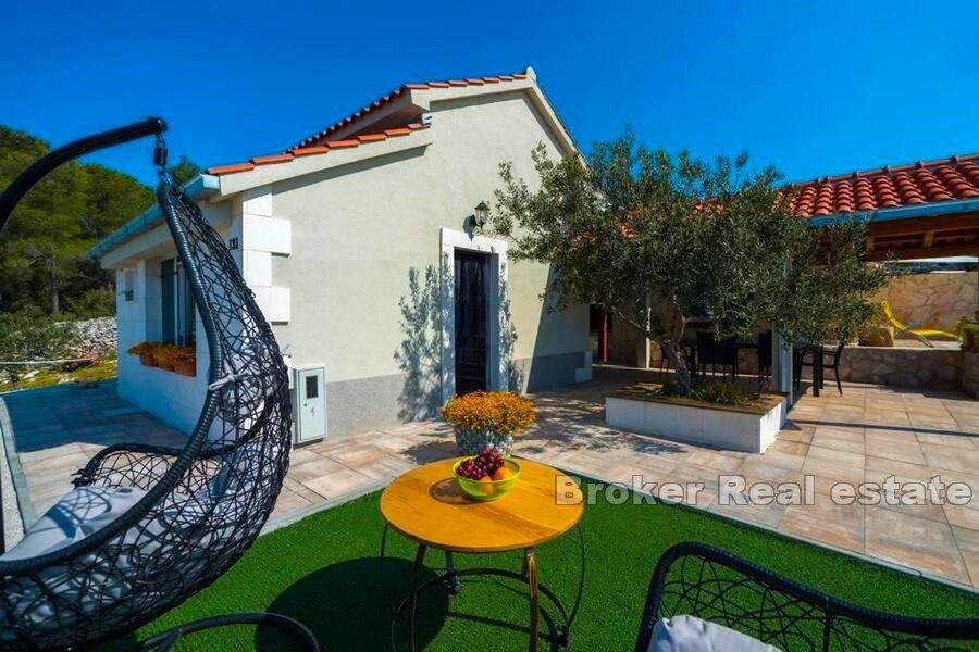 Holiday house with panoramic sea view