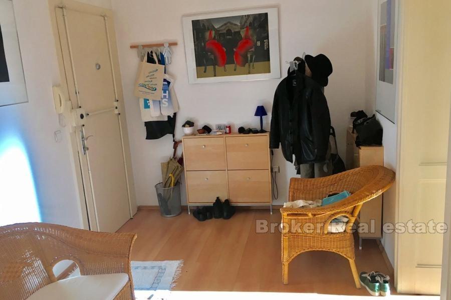 Lägenhet / Flat nära stadens centrum, två sovrum, 96m2, till salu
