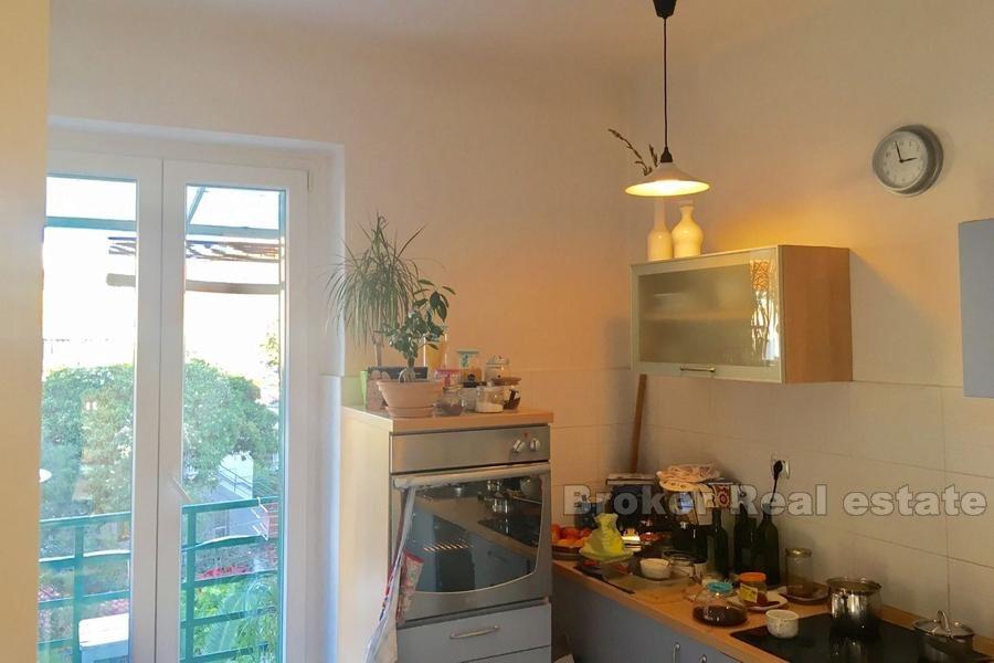 Lägenhet / Flat nära stadens centrum, två sovrum, 96m2, till salu