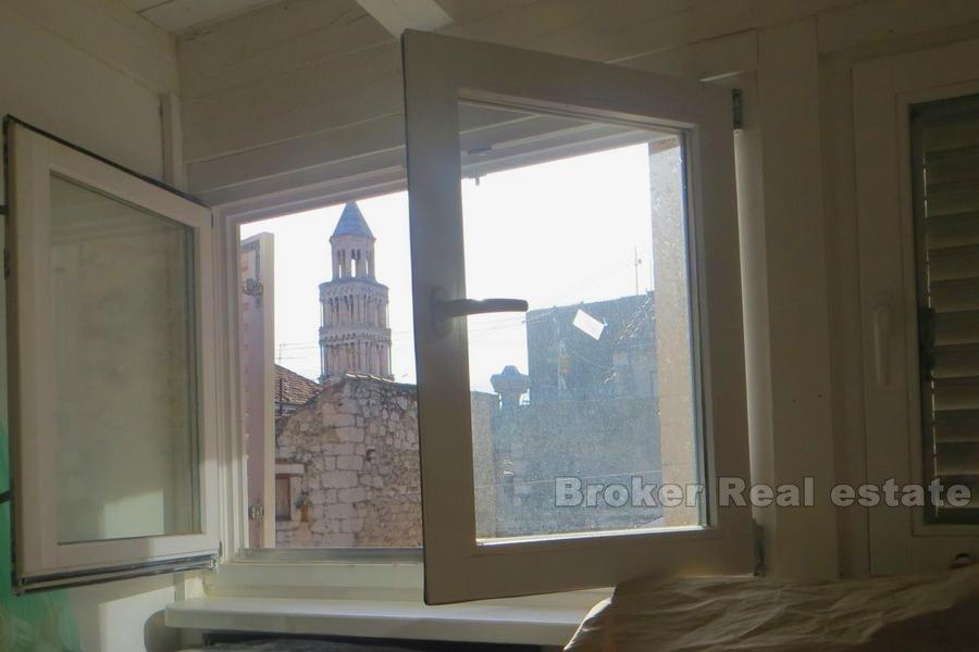 Stone hus / villa i sentrum av Split, Diokletians palass, på tre etasjer, for salg