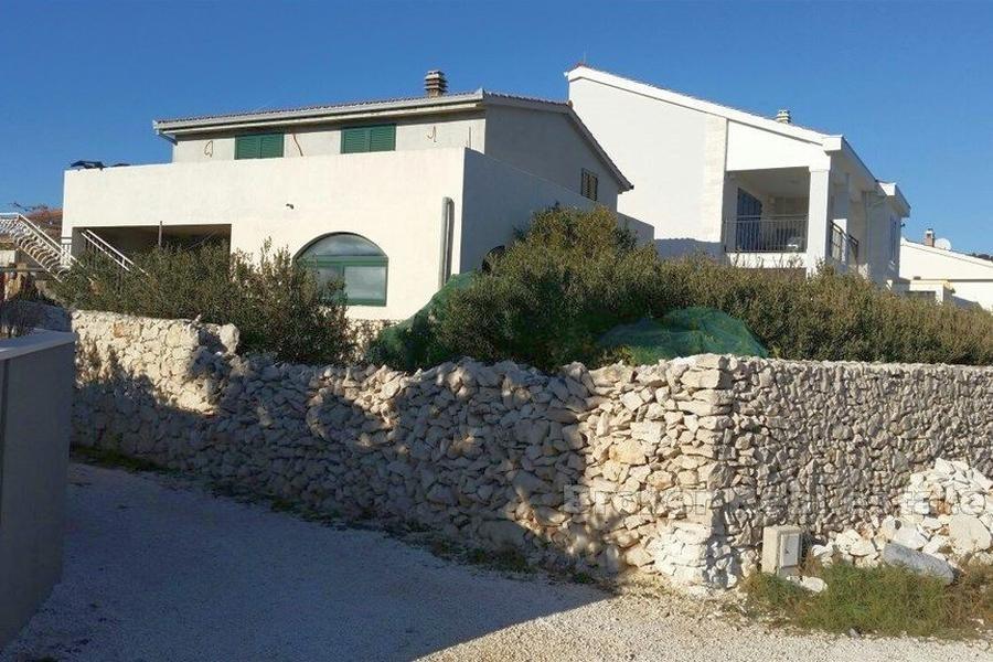 Kuća / Vila, Samostojeća obiteljska kuća uz šljunčanu plažu, prodano