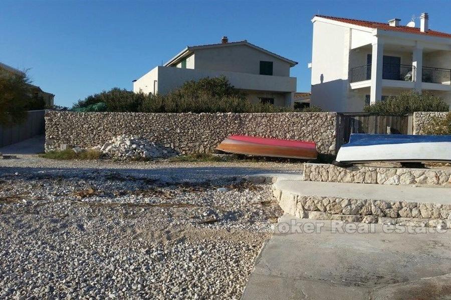 Kuća / Vila, Samostojeća obiteljska kuća uz šljunčanu plažu, prodano