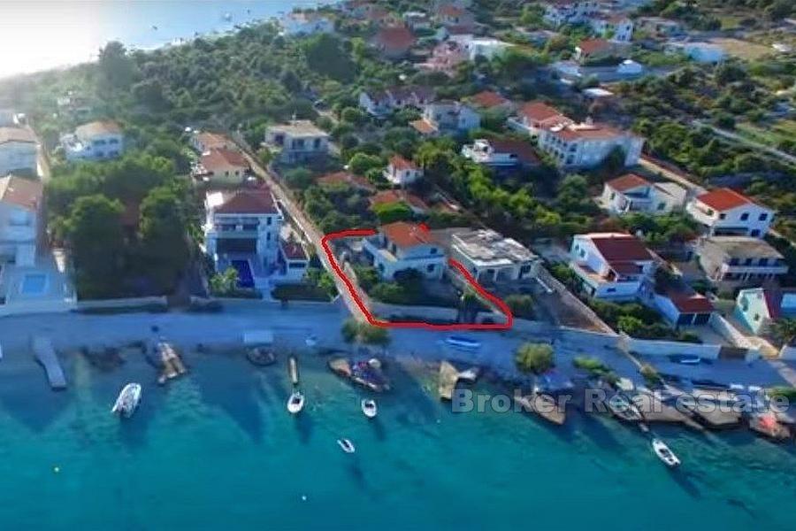 Kuća / Vila, Samostojeća obiteljska kuća uz šljunčanu plažu, prodano