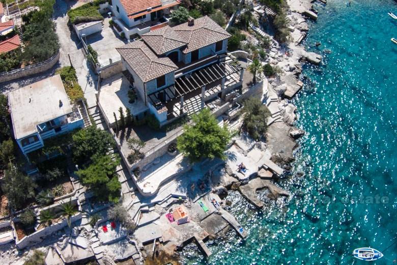 Kuća / vila, mediteranski stil, prvi red do mora