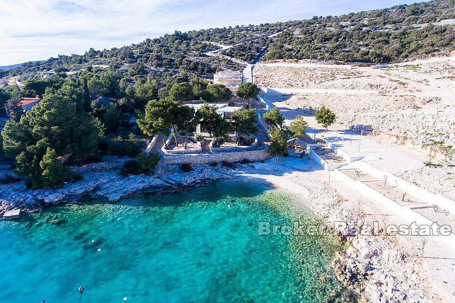 Villa inachevée, première rangée de la mer