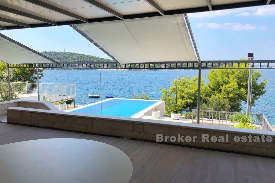 Casa / villa, splendida villa con piscina di fronte al mare