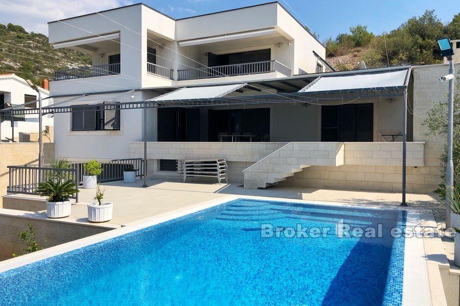 Casa / villa, splendida villa con piscina di fronte al mare