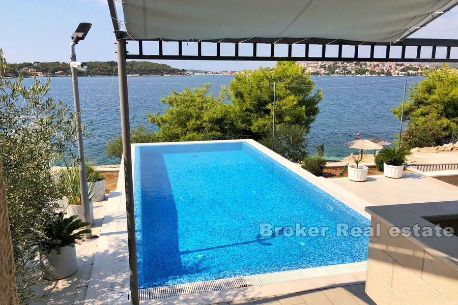 Casa / villa, splendida villa con piscina di fronte al mare