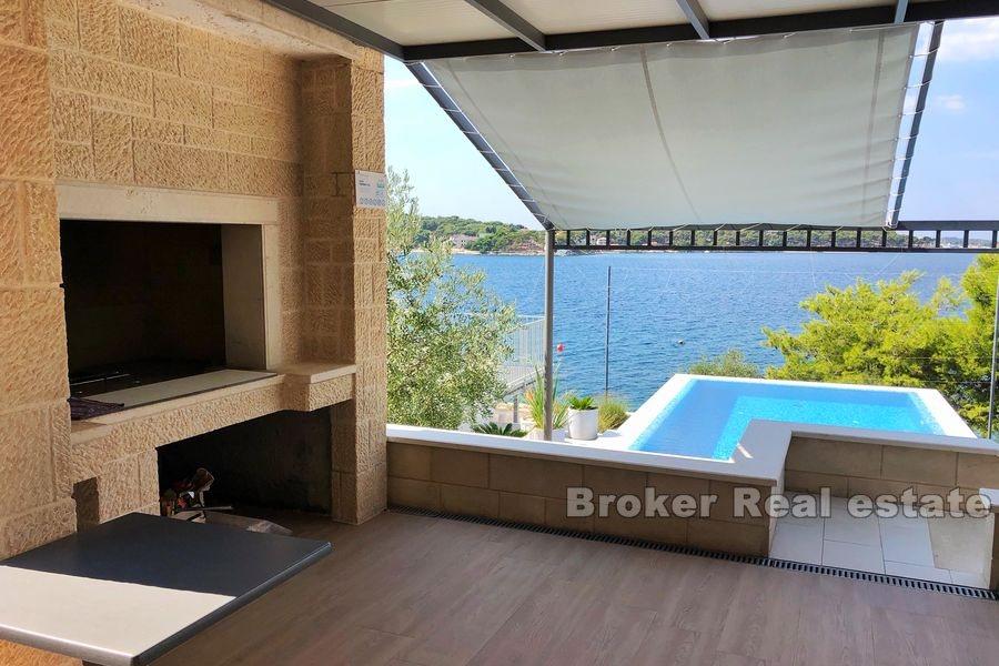 Casa / villa, splendida villa con piscina di fronte al mare