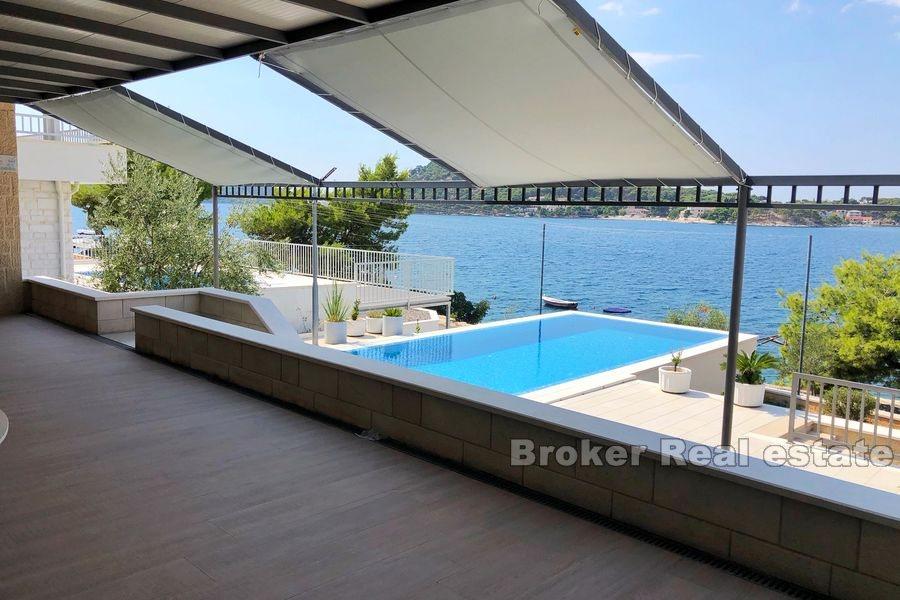 Casa / villa, splendida villa con piscina di fronte al mare