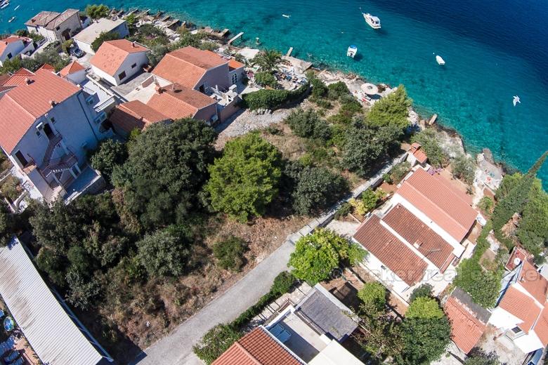 Building plot, first row to the sea