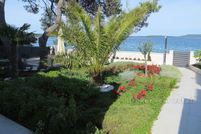 Excellente villa en première rangée de la mer
