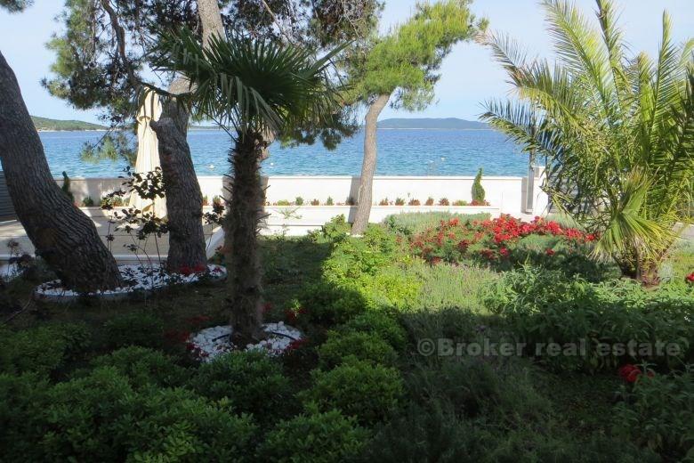 Excellente villa en première rangée de la mer