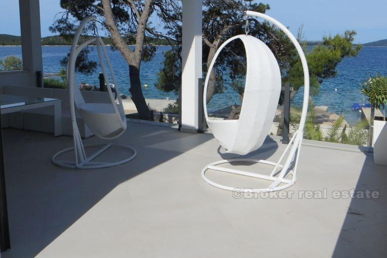 Excellente villa en première rangée de la mer