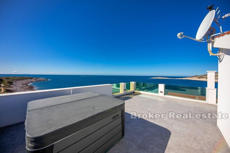 Villa familiale de luxe avec piscine, à vendre