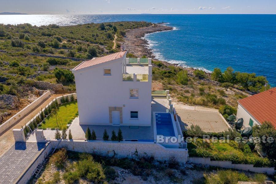 Villa familiale de luxe avec piscine, à vendre