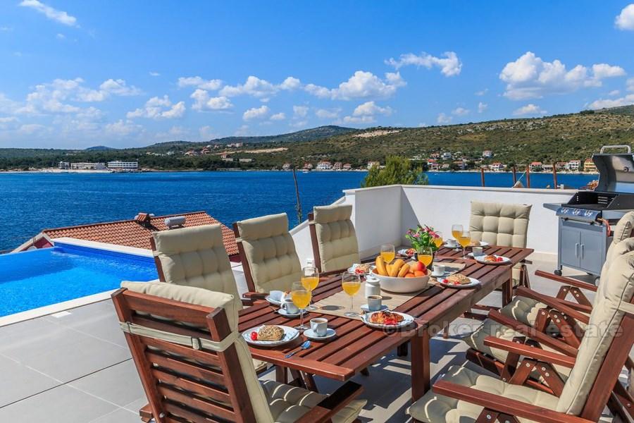 Vacker villa med pool, till salu
