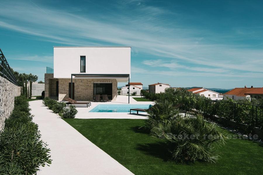 Attraktiv villa med panoramautsikt, til salgs