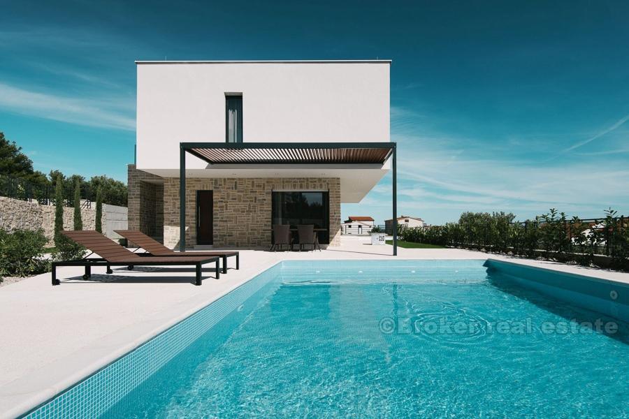 Attraktiv villa med panoramautsikt, til salgs