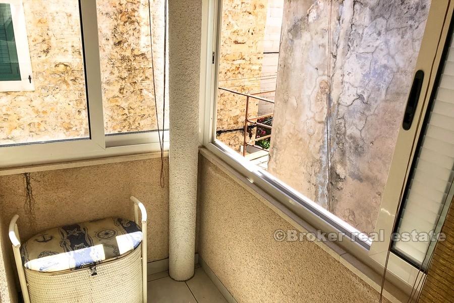 Kuća na tri etaže u centru grada, na prodaju