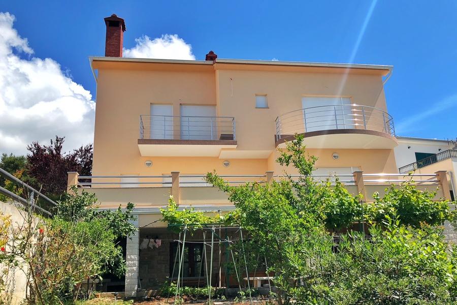 Belle maison dans la première rangée de la mer, à vendre