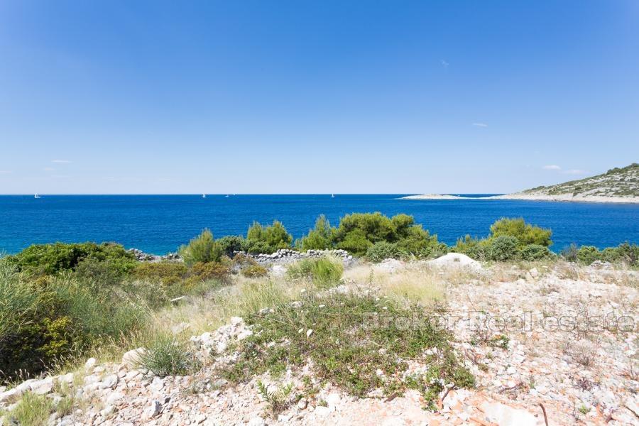 Building land plot, first row to the sea