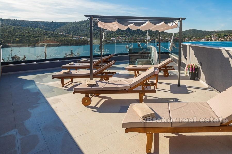 Современная вилла у моря, для продажи