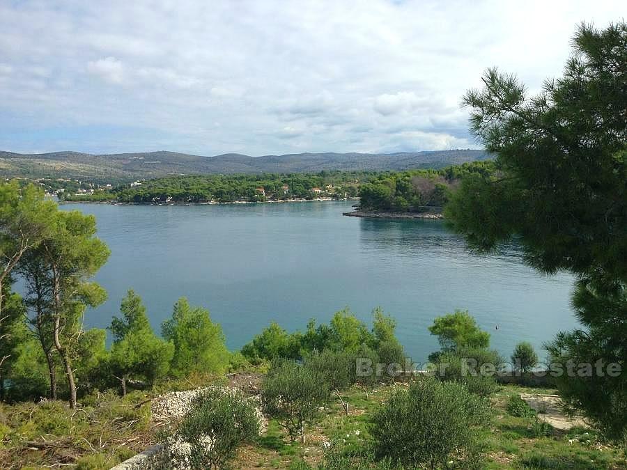 Agricultural land plot with small house at second row to the sea