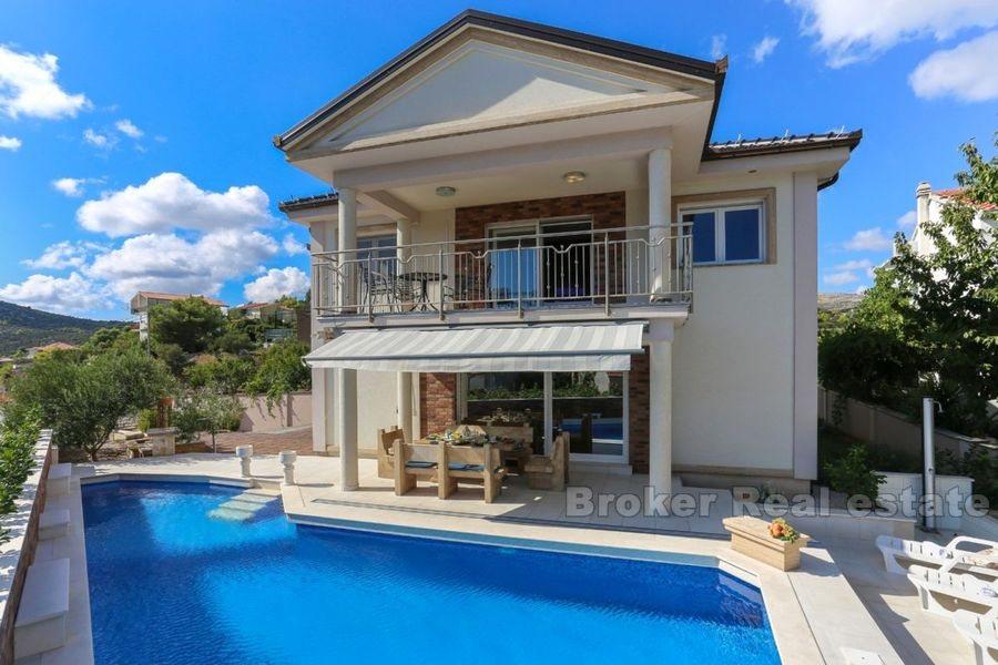 Villa with pool