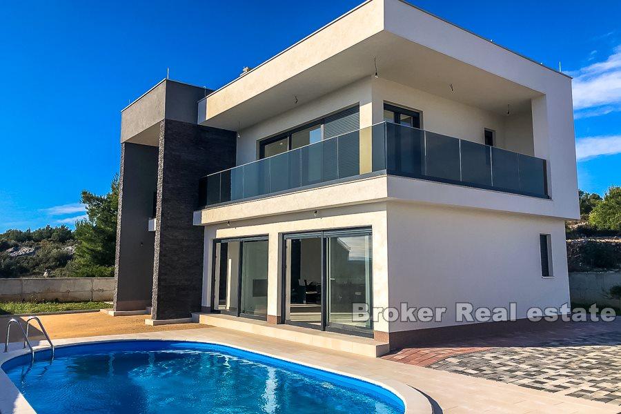 Schöne moderne Villa mit Pool und Meerblick