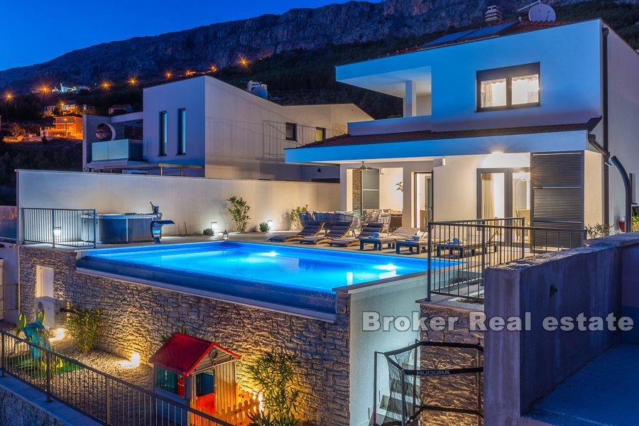 Modern villa med panoramautsikt