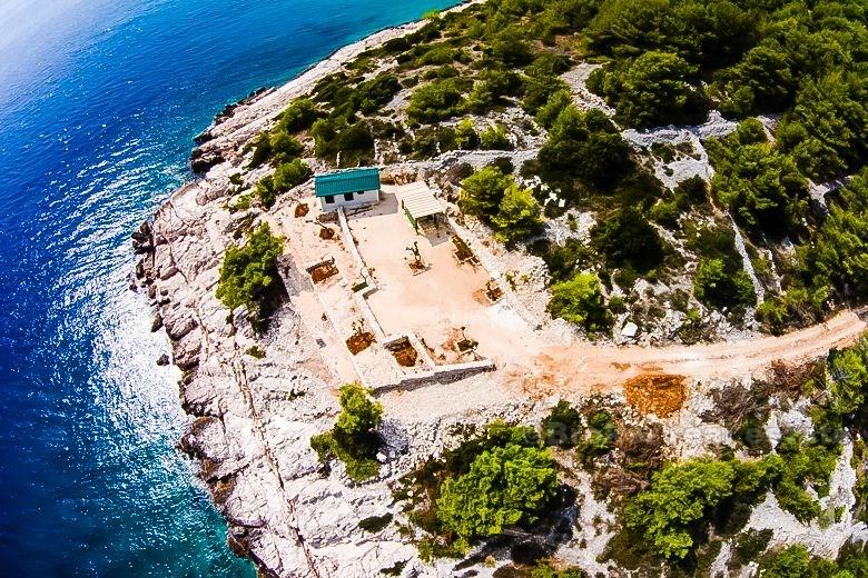 Building land plot at first row to the sea