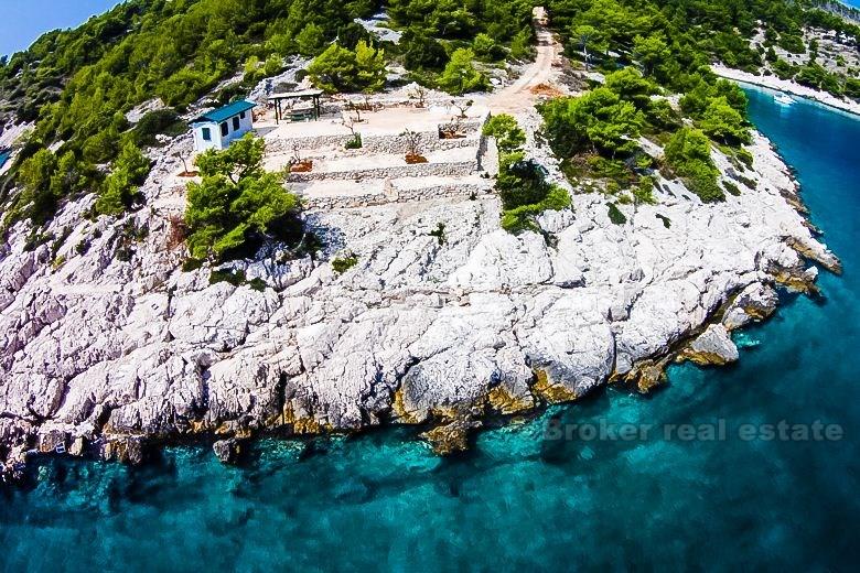 Building land plot at first row to the sea