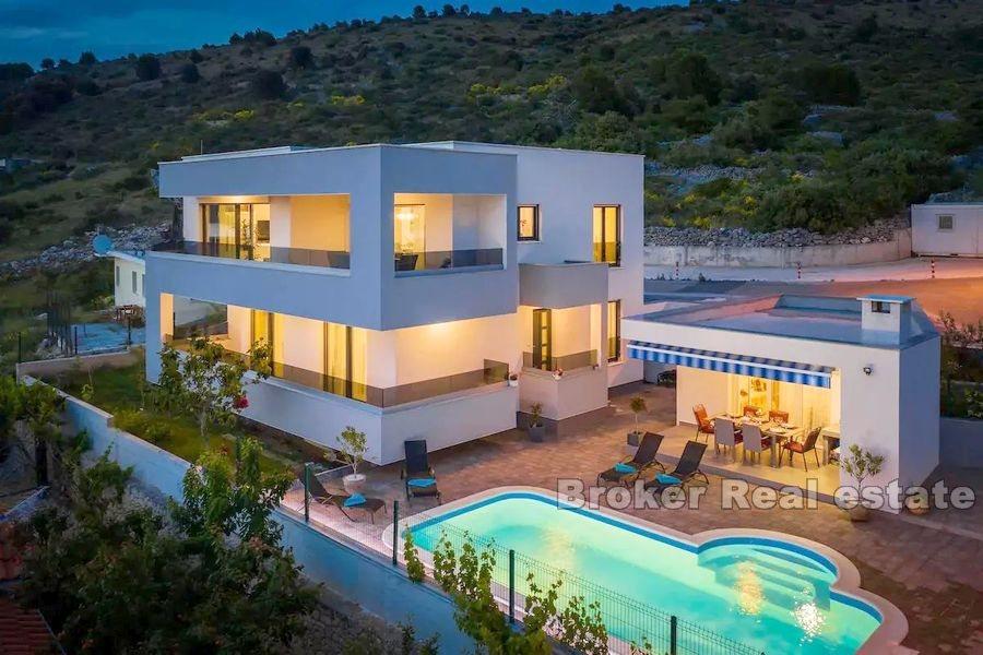 Luxusvilla mit Meerblick