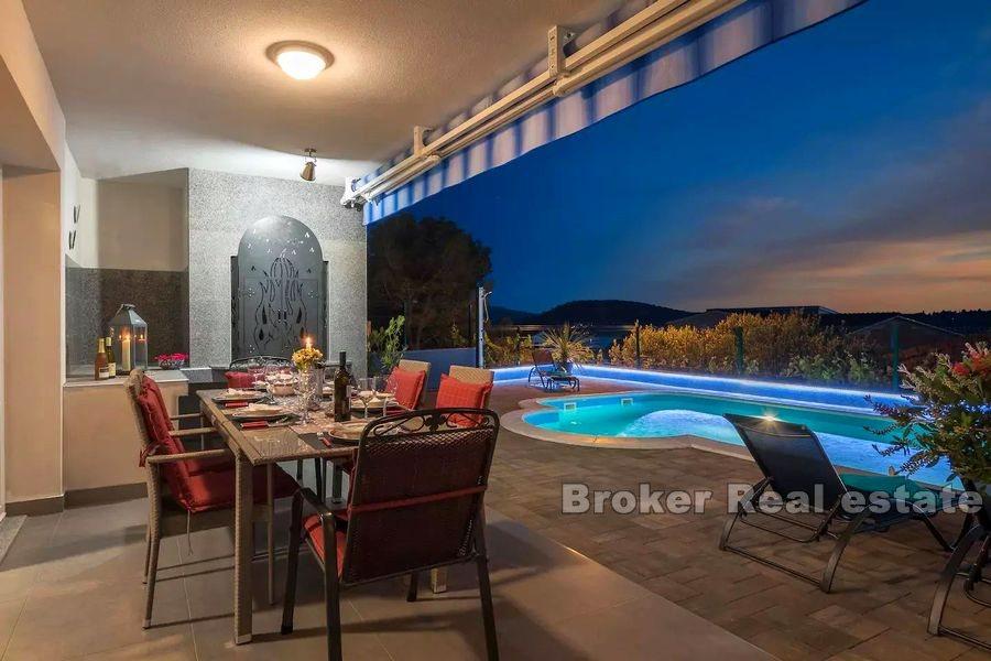 Luxusvilla mit Meerblick